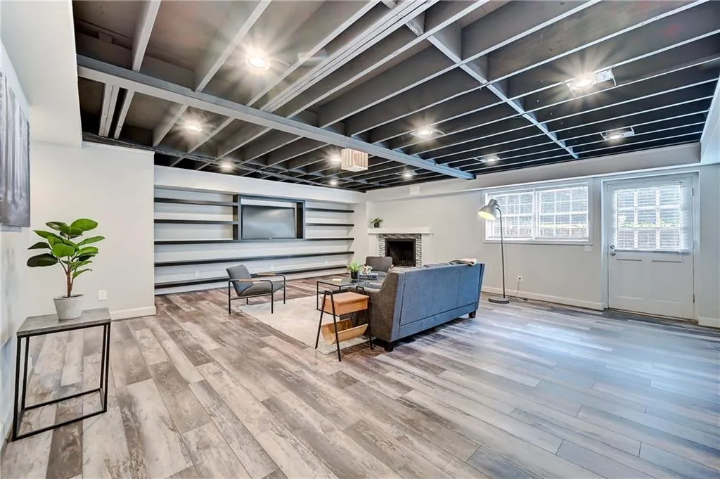 385 Spindle Court, Sandy Springs, Georgia 30350, 5 Bedrooms Bedrooms, ,4 BathroomsBathrooms,Residential,Sold,385 Spindle Court,7181436