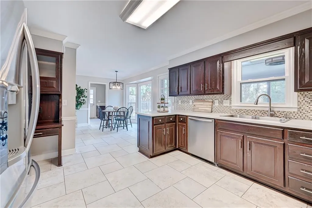 385 Spindle Court, Sandy Springs, Georgia 30350, 5 Bedrooms Bedrooms, ,4 BathroomsBathrooms,Residential,Sold,385 Spindle Court,7181436