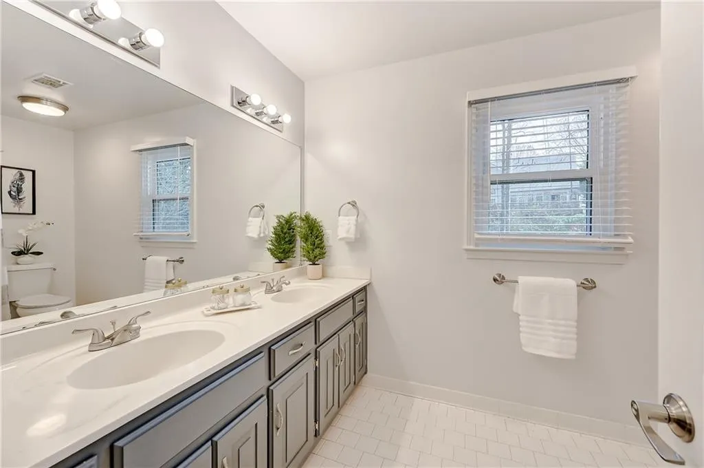 385 Spindle Court, Sandy Springs, Georgia 30350, 5 Bedrooms Bedrooms, ,4 BathroomsBathrooms,Residential,Sold,385 Spindle Court,7181436