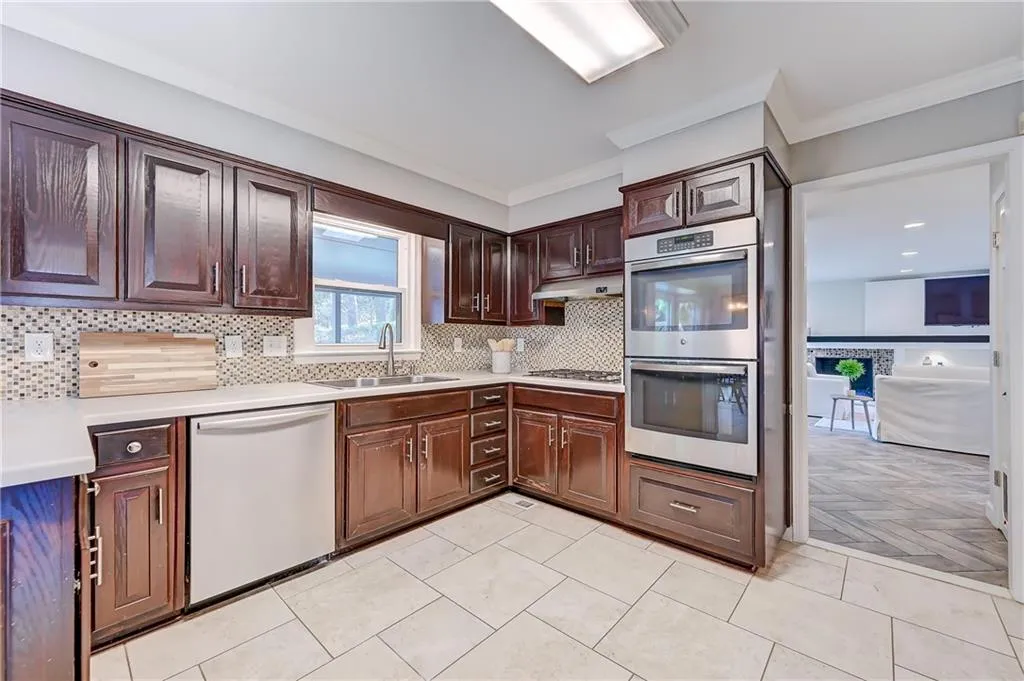 385 Spindle Court, Sandy Springs, Georgia 30350, 5 Bedrooms Bedrooms, ,4 BathroomsBathrooms,Residential,Sold,385 Spindle Court,7181436