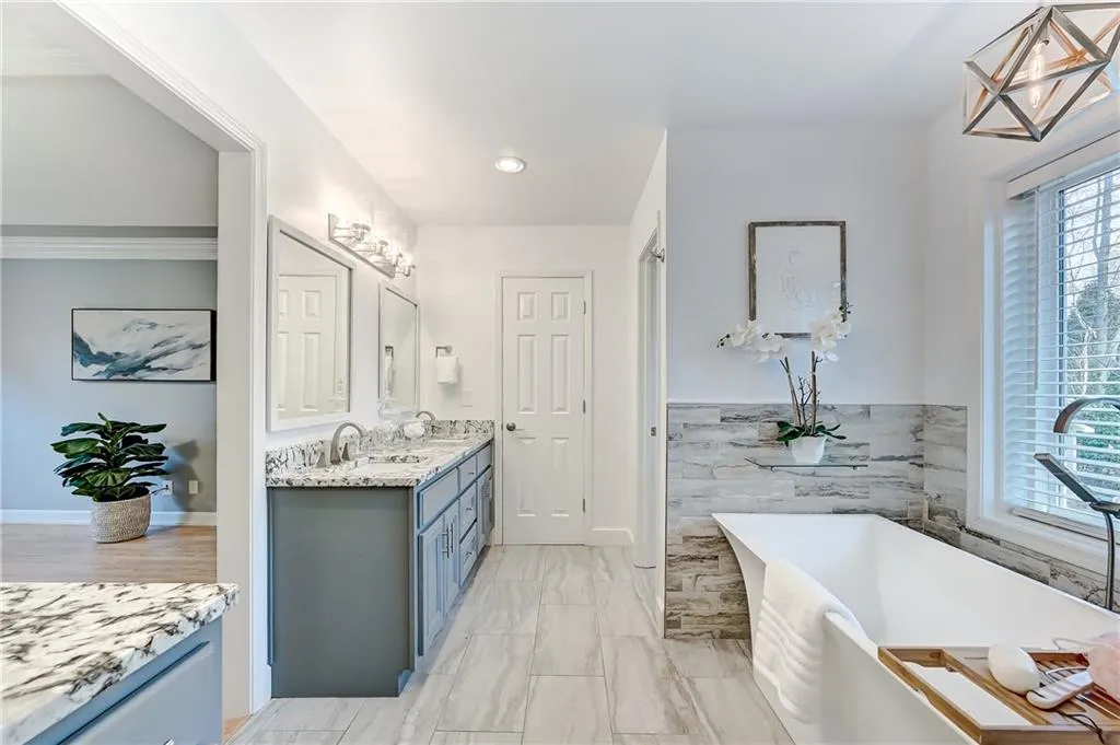 385 Spindle Court, Sandy Springs, Georgia 30350, 5 Bedrooms Bedrooms, ,4 BathroomsBathrooms,Residential,Sold,385 Spindle Court,7181436