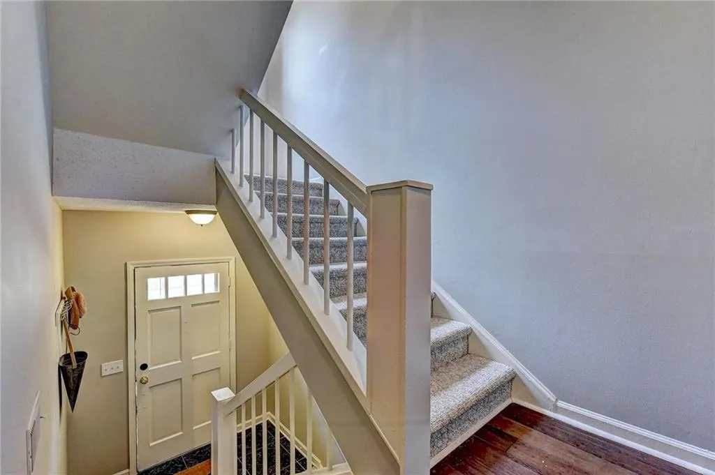 804 Brandywine Circle, Sandy Springs, Georgia 30350, 3 Bedrooms Bedrooms, ,2 BathroomsBathrooms,Residential,Sold,804 Brandywine Circle,6606351