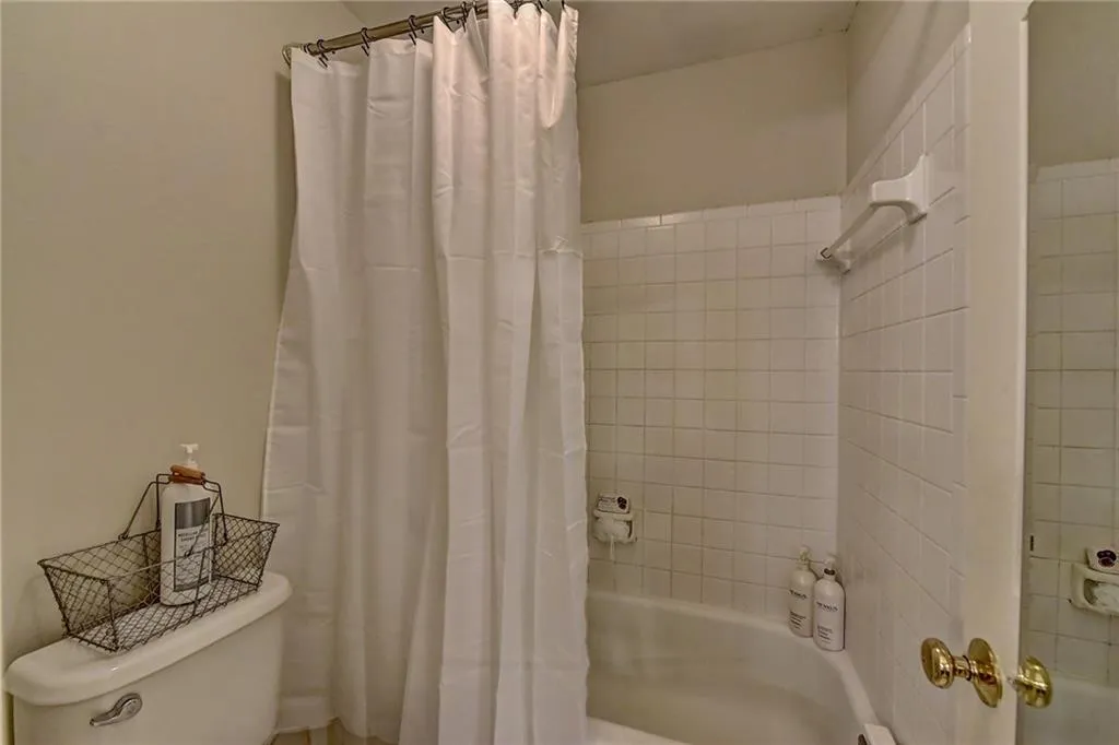 804 Brandywine Circle, Sandy Springs, Georgia 30350, 3 Bedrooms Bedrooms, ,2 BathroomsBathrooms,Residential,Sold,804 Brandywine Circle,6606351