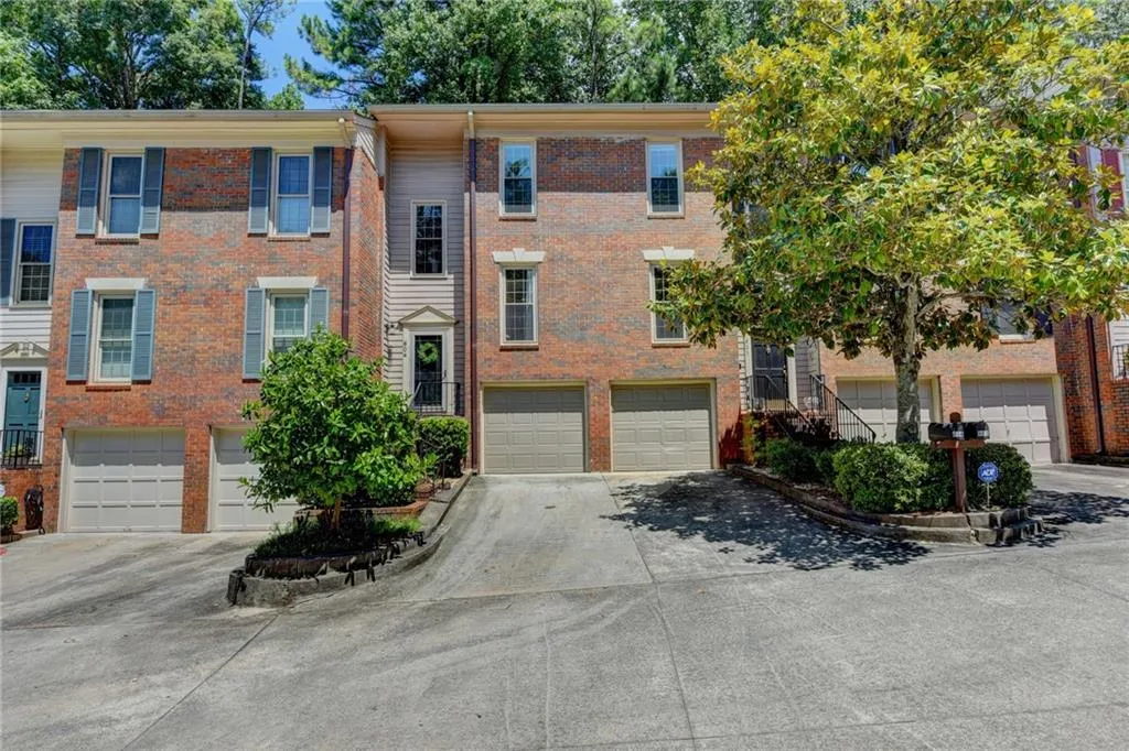 804 Brandywine Circle, Sandy Springs, Georgia 30350, 3 Bedrooms Bedrooms, ,2 BathroomsBathrooms,Residential,Sold,804 Brandywine Circle,6606351