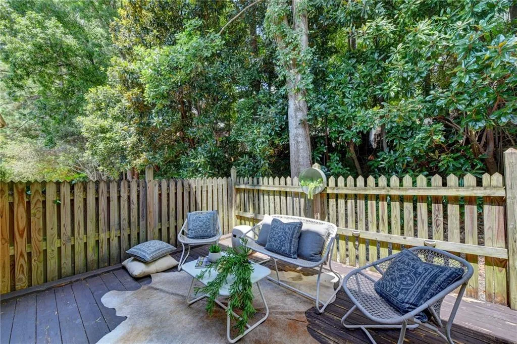 804 Brandywine Circle, Sandy Springs, Georgia 30350, 3 Bedrooms Bedrooms, ,2 BathroomsBathrooms,Residential,Sold,804 Brandywine Circle,6606351