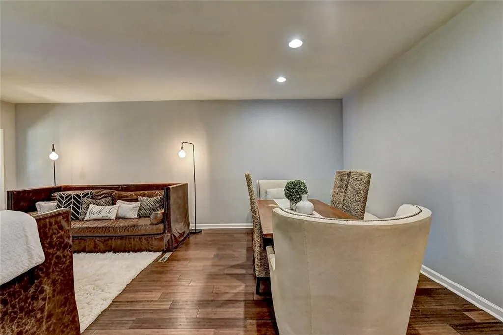 804 Brandywine Circle, Sandy Springs, Georgia 30350, 3 Bedrooms Bedrooms, ,2 BathroomsBathrooms,Residential,Sold,804 Brandywine Circle,6606351