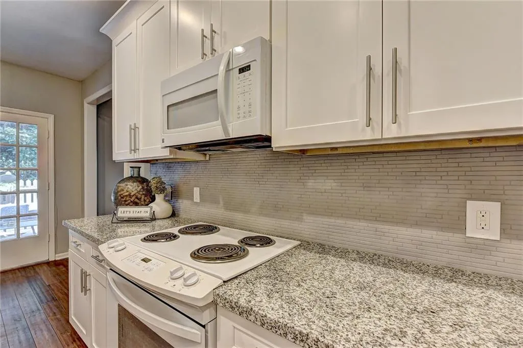 804 Brandywine Circle, Sandy Springs, Georgia 30350, 3 Bedrooms Bedrooms, ,2 BathroomsBathrooms,Residential,Sold,804 Brandywine Circle,6606351