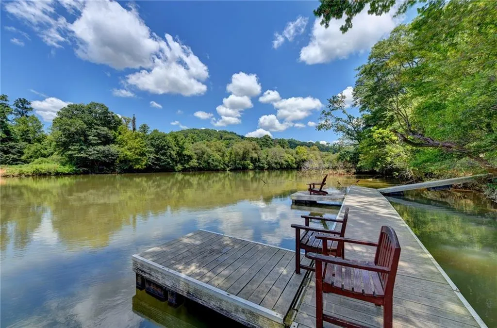 804 Brandywine Circle, Sandy Springs, Georgia 30350, 3 Bedrooms Bedrooms, ,2 BathroomsBathrooms,Residential,Sold,804 Brandywine Circle,6606351