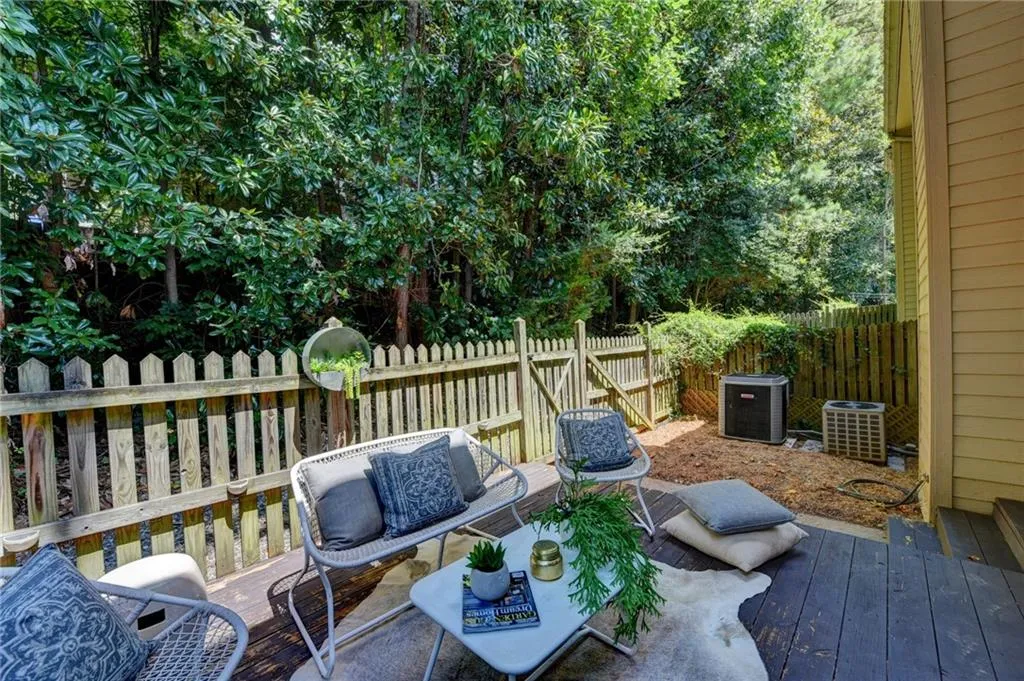 804 Brandywine Circle, Sandy Springs, Georgia 30350, 3 Bedrooms Bedrooms, ,2 BathroomsBathrooms,Residential,Sold,804 Brandywine Circle,6606351