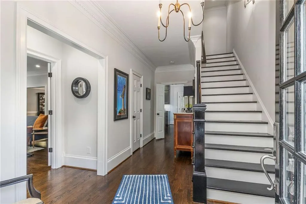 A large entry foyer hall welcomes your guests