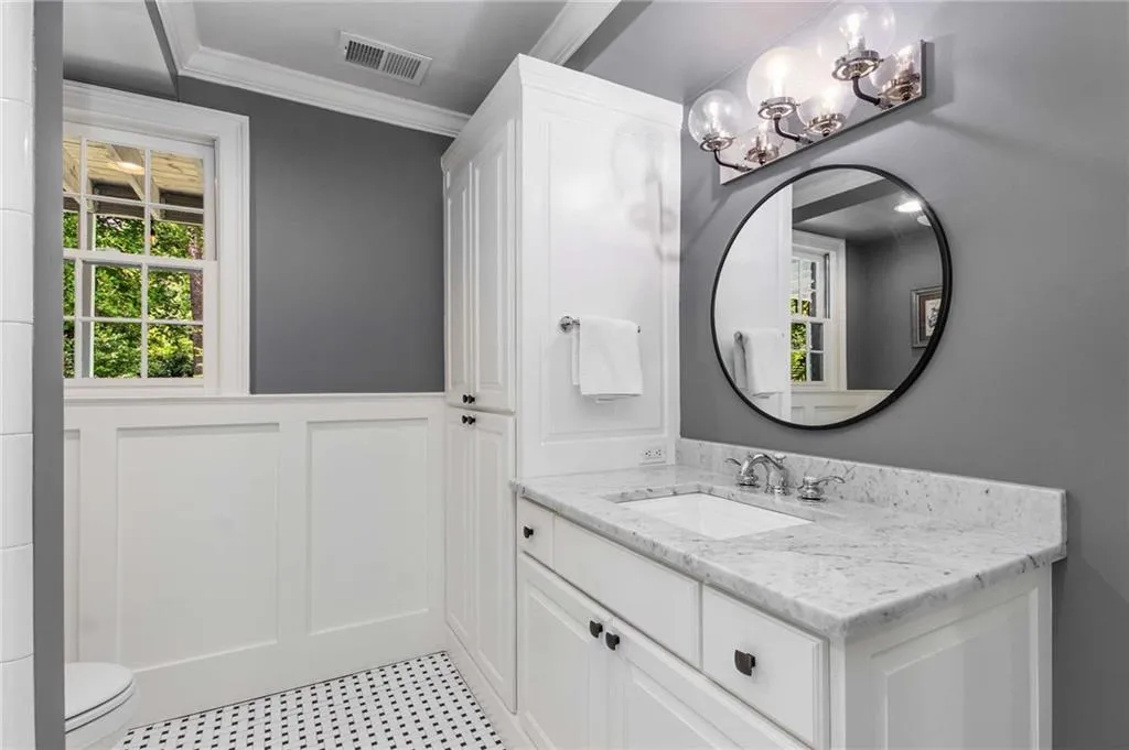 Gorgeous trim package-even in the basement