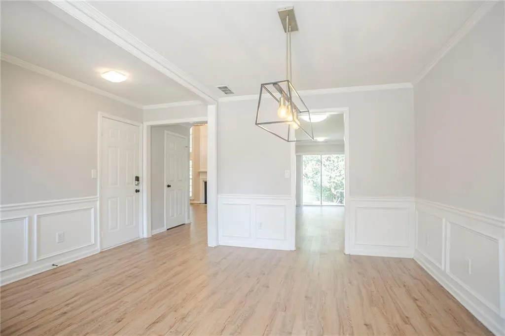 2576 Alvecot Circle Se, Atlanta, Georgia 30339, 3 Bedrooms Bedrooms, ,2 BathroomsBathrooms,Residential,For Sale,2576 Alvecot Circle Se,7621649