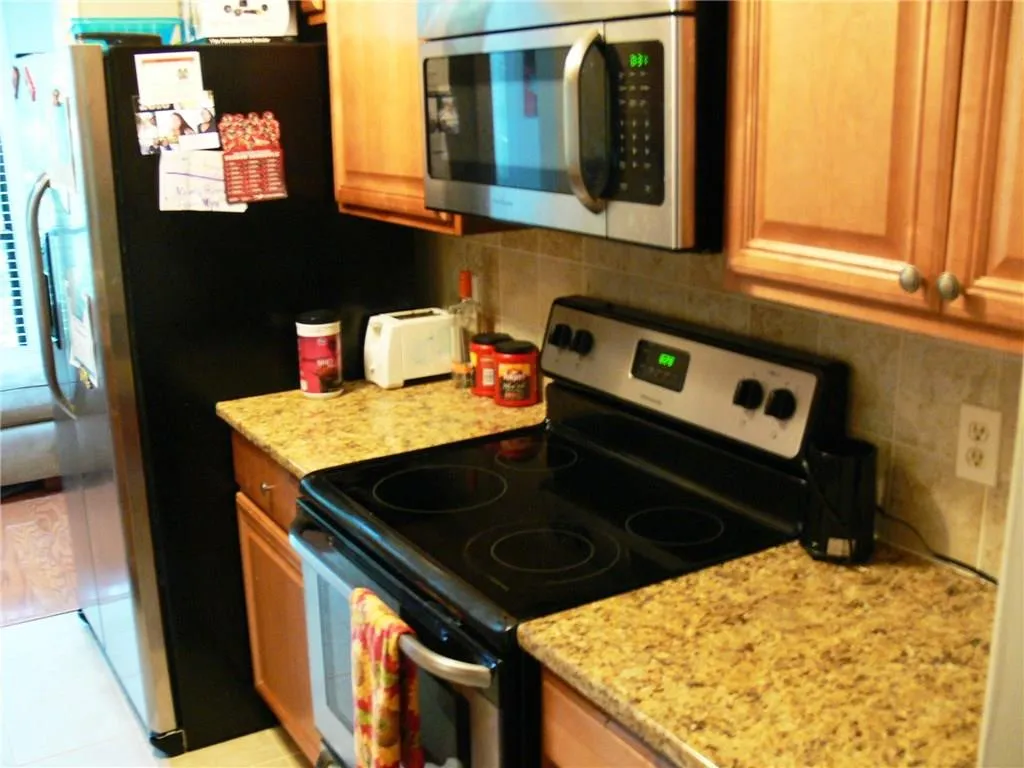 9400 Roberts Drive Unit 5h, Atlanta, Georgia 30350, 2 Bedrooms Bedrooms, ,2 BathroomsBathrooms,Residential,Sold,9400 Roberts Drive Unit 5h,5884873