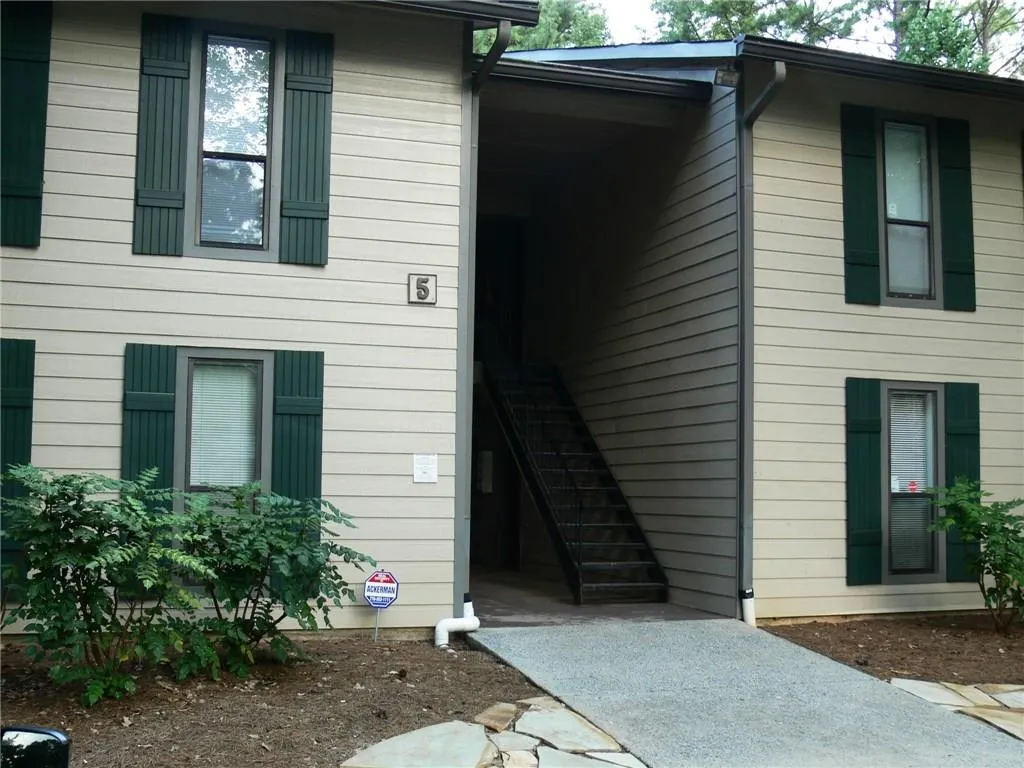 9400 Roberts Drive Unit 5h, Atlanta, Georgia 30350, 2 Bedrooms Bedrooms, ,2 BathroomsBathrooms,Residential,Sold,9400 Roberts Drive Unit 5h,5884873