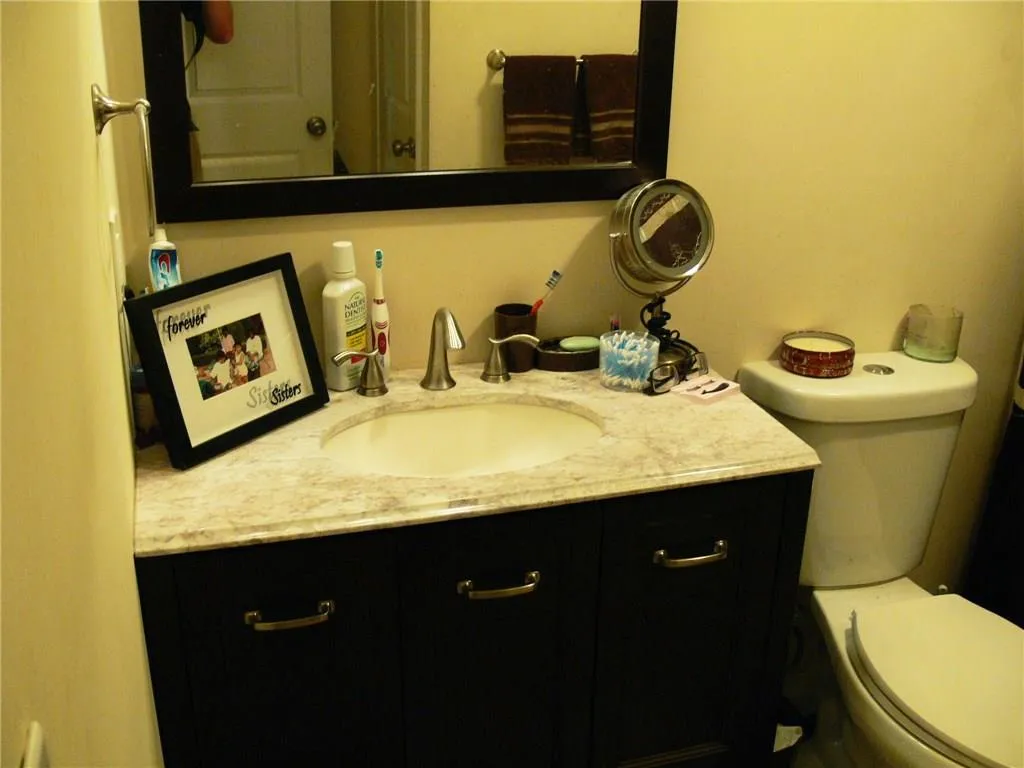 9400 Roberts Drive Unit 5h, Atlanta, Georgia 30350, 2 Bedrooms Bedrooms, ,2 BathroomsBathrooms,Residential,Sold,9400 Roberts Drive Unit 5h,5884873