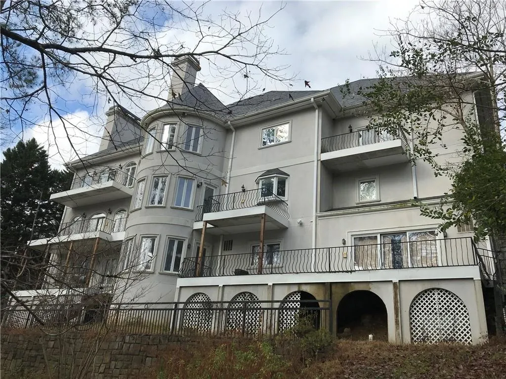 305 Wilderlake Court, Sandy Springs, Georgia 30328, 8 Bedrooms Bedrooms, ,6 BathroomsBathrooms,Residential,Sold,305 Wilderlake Court,6673773