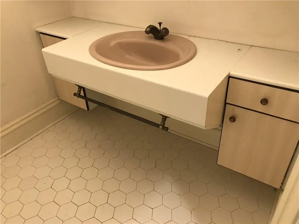 305 Wilderlake Court, Sandy Springs, Georgia 30328, 8 Bedrooms Bedrooms, ,6 BathroomsBathrooms,Residential,Sold,305 Wilderlake Court,6673773