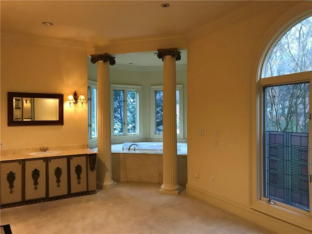 305 Wilderlake Court, Sandy Springs, Georgia 30328, 8 Bedrooms Bedrooms, ,6 BathroomsBathrooms,Residential,Sold,305 Wilderlake Court,6673773