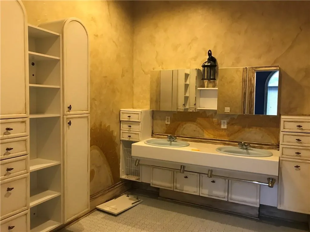 305 Wilderlake Court, Sandy Springs, Georgia 30328, 8 Bedrooms Bedrooms, ,6 BathroomsBathrooms,Residential,Sold,305 Wilderlake Court,6673773