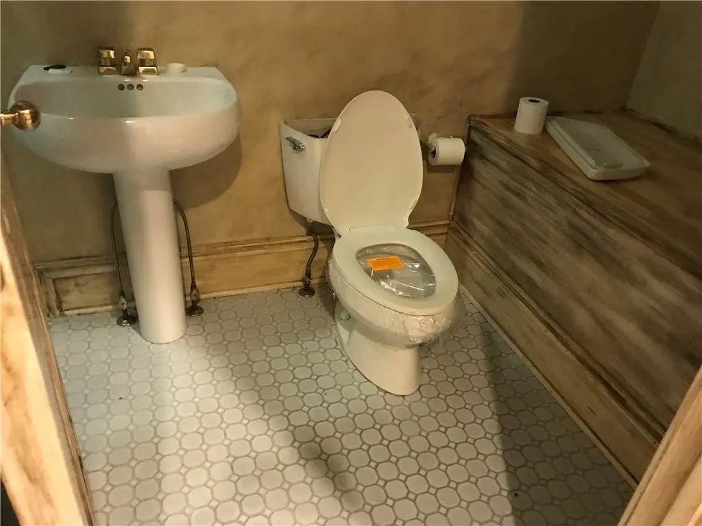 305 Wilderlake Court, Sandy Springs, Georgia 30328, 8 Bedrooms Bedrooms, ,6 BathroomsBathrooms,Residential,Sold,305 Wilderlake Court,6673773