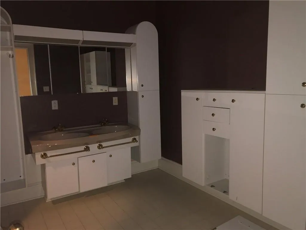 305 Wilderlake Court, Sandy Springs, Georgia 30328, 8 Bedrooms Bedrooms, ,6 BathroomsBathrooms,Residential,Sold,305 Wilderlake Court,6673773