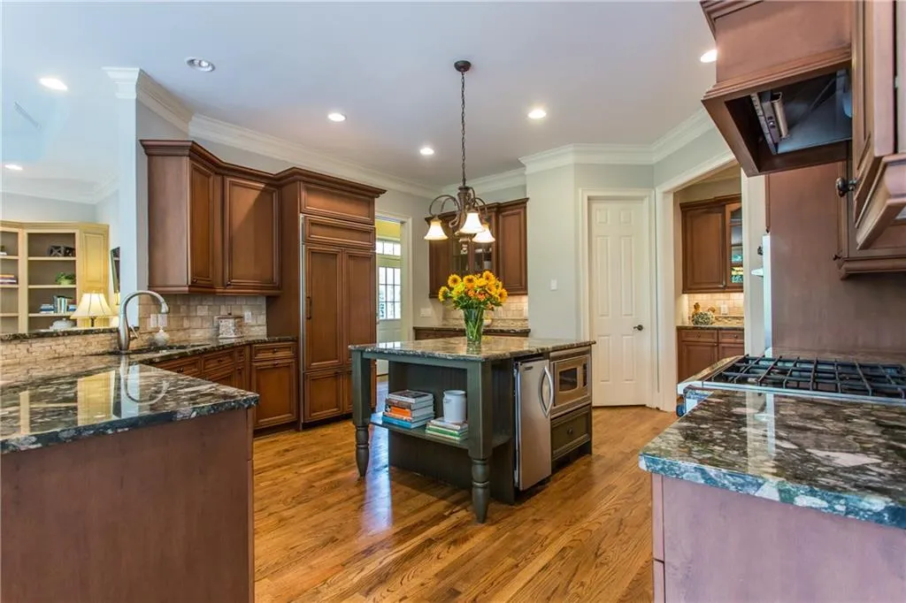 5065 Carol Lane, Sandy Springs, Georgia 30327, 5 Bedrooms Bedrooms, ,5 BathroomsBathrooms,Residential,Sold,5065 Carol Lane,5644780