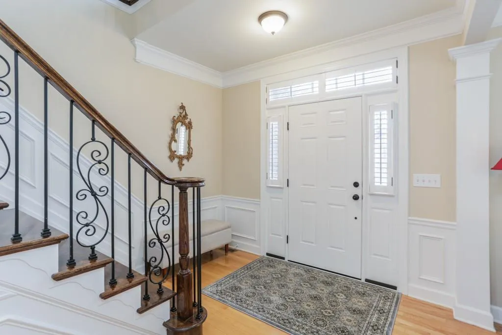 400 Glenridge Close Court, Atlanta, Georgia 30328, 4 Bedrooms Bedrooms, ,3 BathroomsBathrooms,Residential,Sold,400 Glenridge Close Court,6576490
