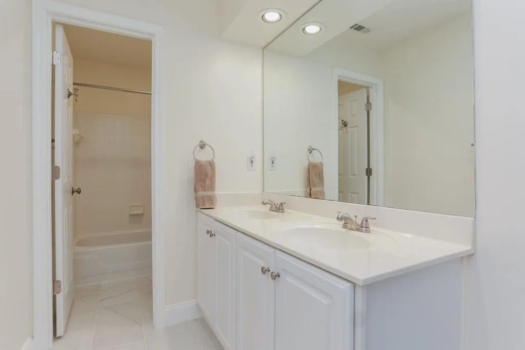 400 Glenridge Close Court, Atlanta, Georgia 30328, 4 Bedrooms Bedrooms, ,3 BathroomsBathrooms,Residential,Sold,400 Glenridge Close Court,6576490