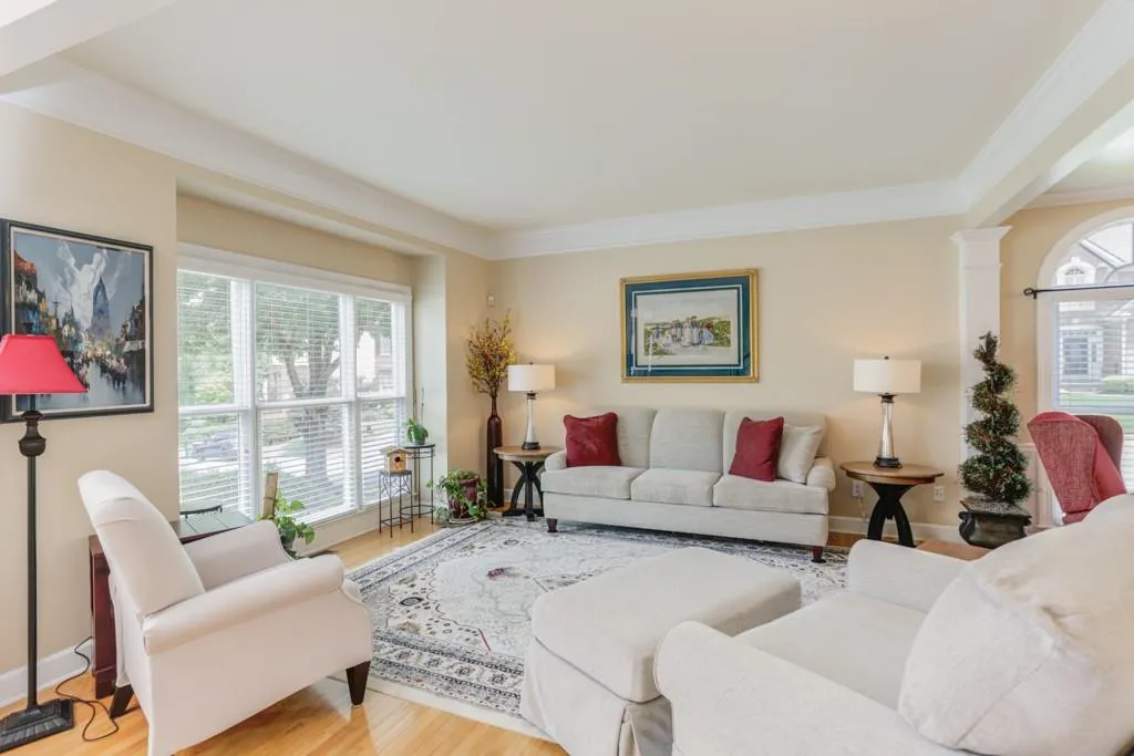 400 Glenridge Close Court, Atlanta, Georgia 30328, 4 Bedrooms Bedrooms, ,3 BathroomsBathrooms,Residential,Sold,400 Glenridge Close Court,6576490