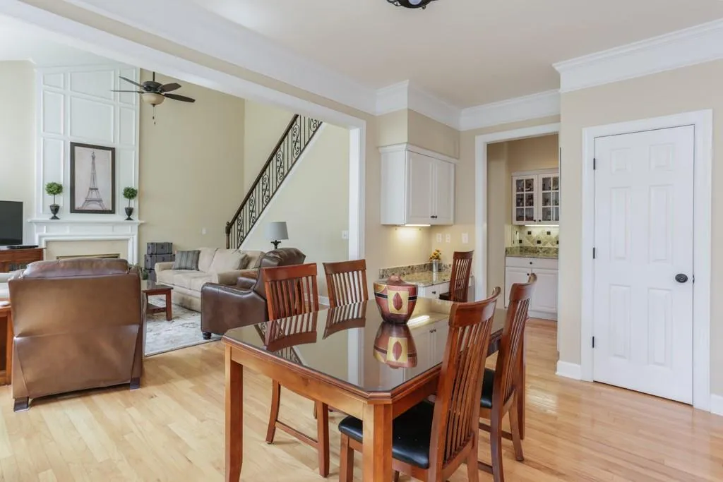 400 Glenridge Close Court, Atlanta, Georgia 30328, 4 Bedrooms Bedrooms, ,3 BathroomsBathrooms,Residential,Sold,400 Glenridge Close Court,6576490