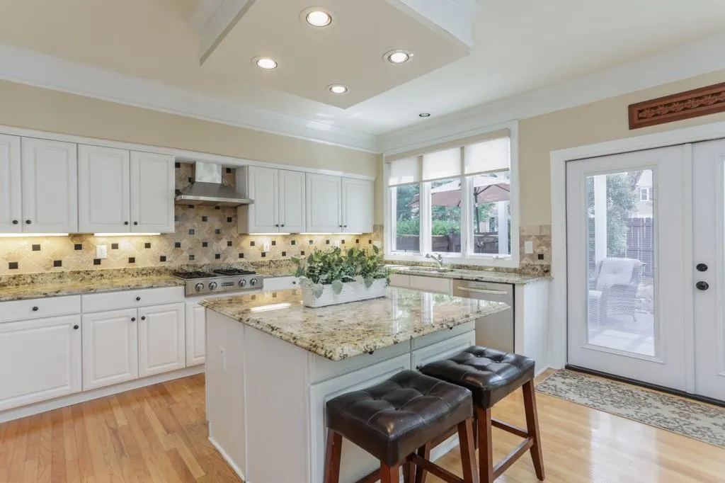 400 Glenridge Close Court, Atlanta, Georgia 30328, 4 Bedrooms Bedrooms, ,3 BathroomsBathrooms,Residential,Sold,400 Glenridge Close Court,6576490