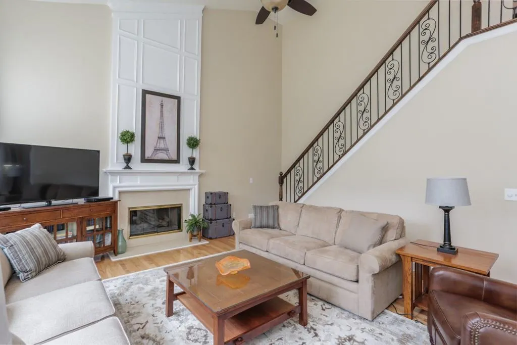 400 Glenridge Close Court, Atlanta, Georgia 30328, 4 Bedrooms Bedrooms, ,3 BathroomsBathrooms,Residential,Sold,400 Glenridge Close Court,6576490