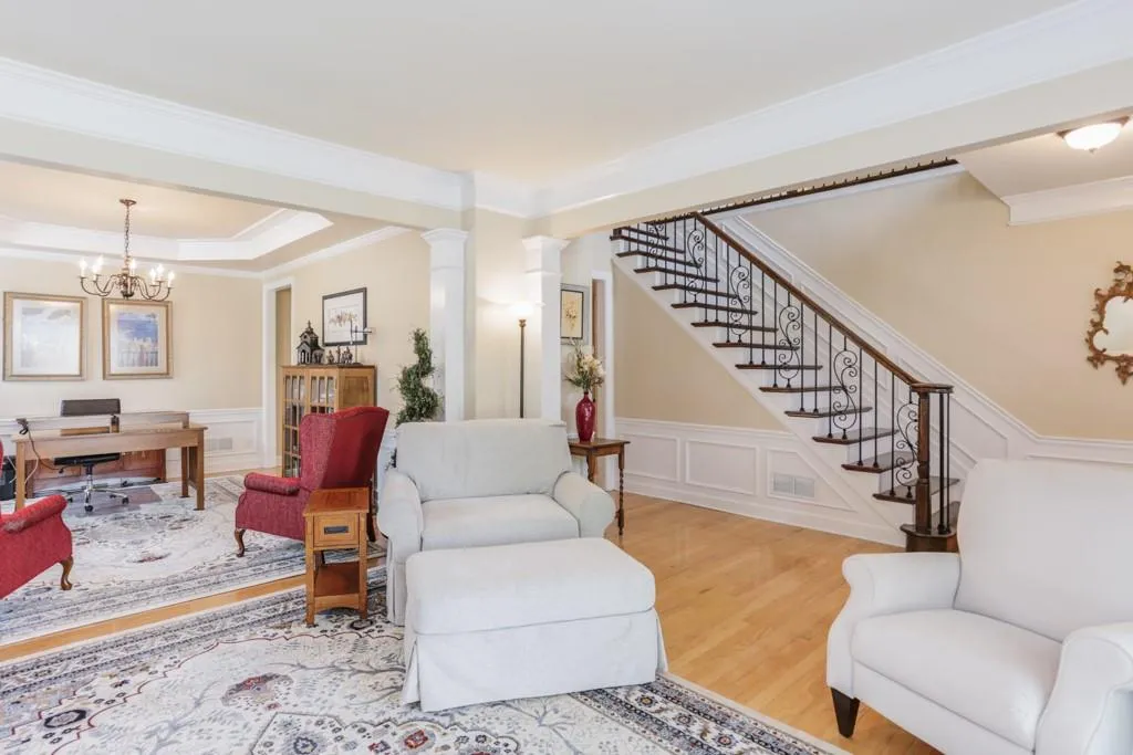 400 Glenridge Close Court, Atlanta, Georgia 30328, 4 Bedrooms Bedrooms, ,3 BathroomsBathrooms,Residential,Sold,400 Glenridge Close Court,6576490