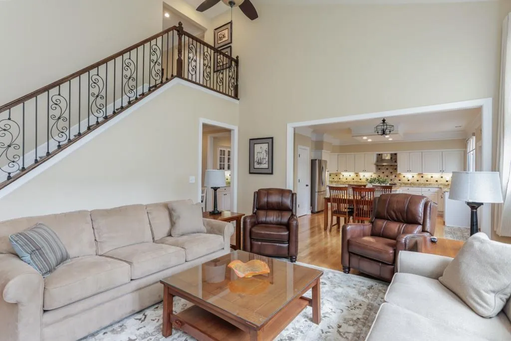 400 Glenridge Close Court, Atlanta, Georgia 30328, 4 Bedrooms Bedrooms, ,3 BathroomsBathrooms,Residential,Sold,400 Glenridge Close Court,6576490