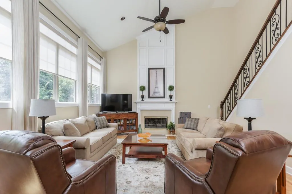 400 Glenridge Close Court, Atlanta, Georgia 30328, 4 Bedrooms Bedrooms, ,3 BathroomsBathrooms,Residential,Sold,400 Glenridge Close Court,6576490