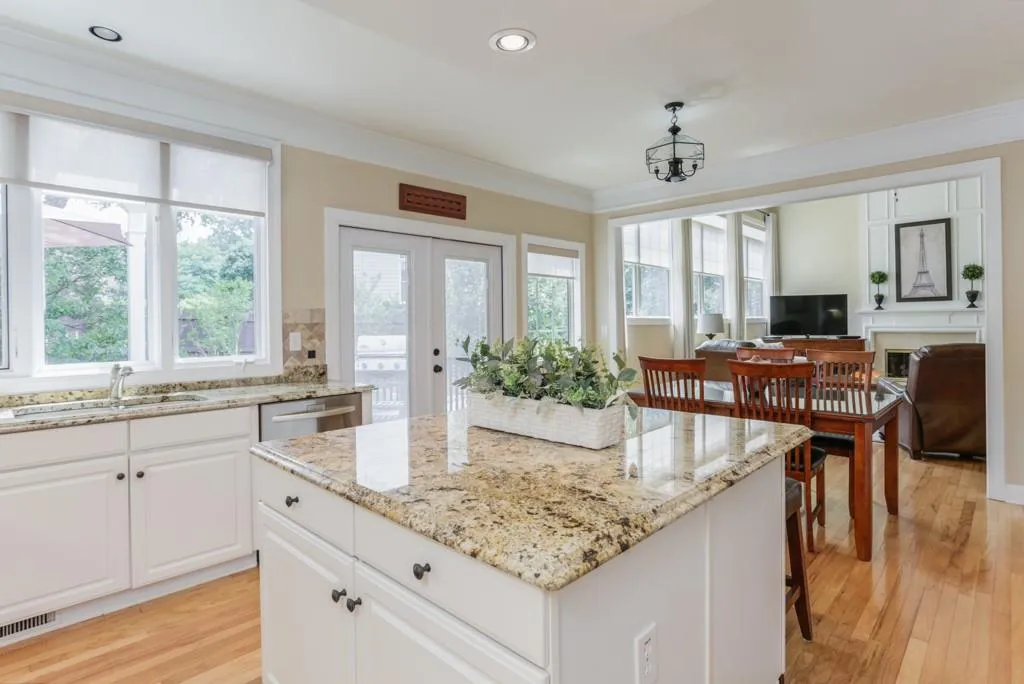 400 Glenridge Close Court, Atlanta, Georgia 30328, 4 Bedrooms Bedrooms, ,3 BathroomsBathrooms,Residential,Sold,400 Glenridge Close Court,6576490