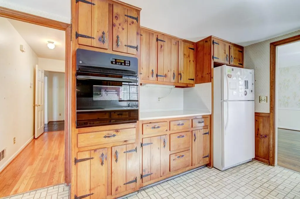 560 Tanacrest Circle, Atlanta, Georgia 30328, 6 Bedrooms Bedrooms, ,3 BathroomsBathrooms,Residential,Sold,560 Tanacrest Circle,6515894