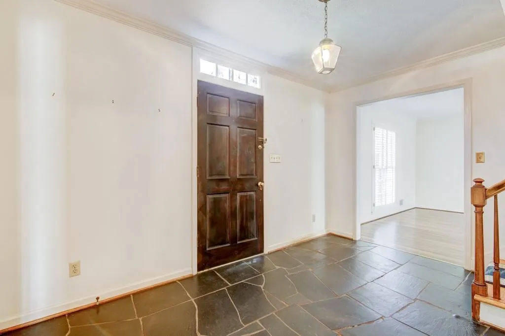 560 Tanacrest Circle, Atlanta, Georgia 30328, 6 Bedrooms Bedrooms, ,3 BathroomsBathrooms,Residential,Sold,560 Tanacrest Circle,6515894