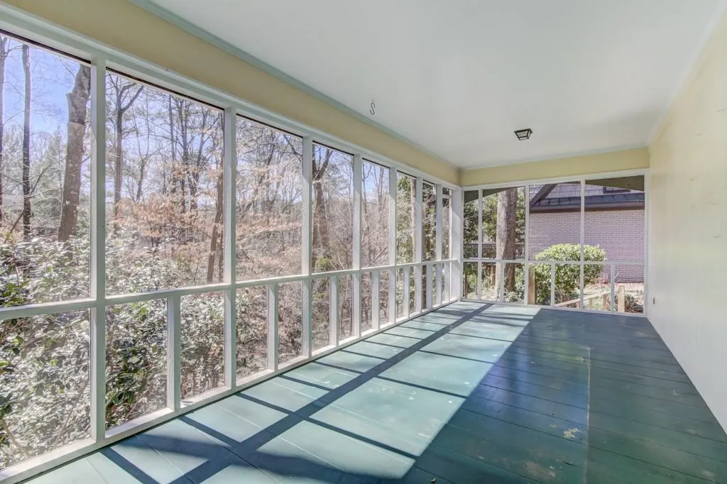 560 Tanacrest Circle, Atlanta, Georgia 30328, 6 Bedrooms Bedrooms, ,3 BathroomsBathrooms,Residential,Sold,560 Tanacrest Circle,6515894