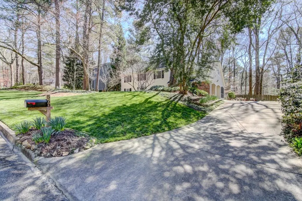 560 Tanacrest Circle, Atlanta, Georgia 30328, 6 Bedrooms Bedrooms, ,3 BathroomsBathrooms,Residential,Sold,560 Tanacrest Circle,6515894