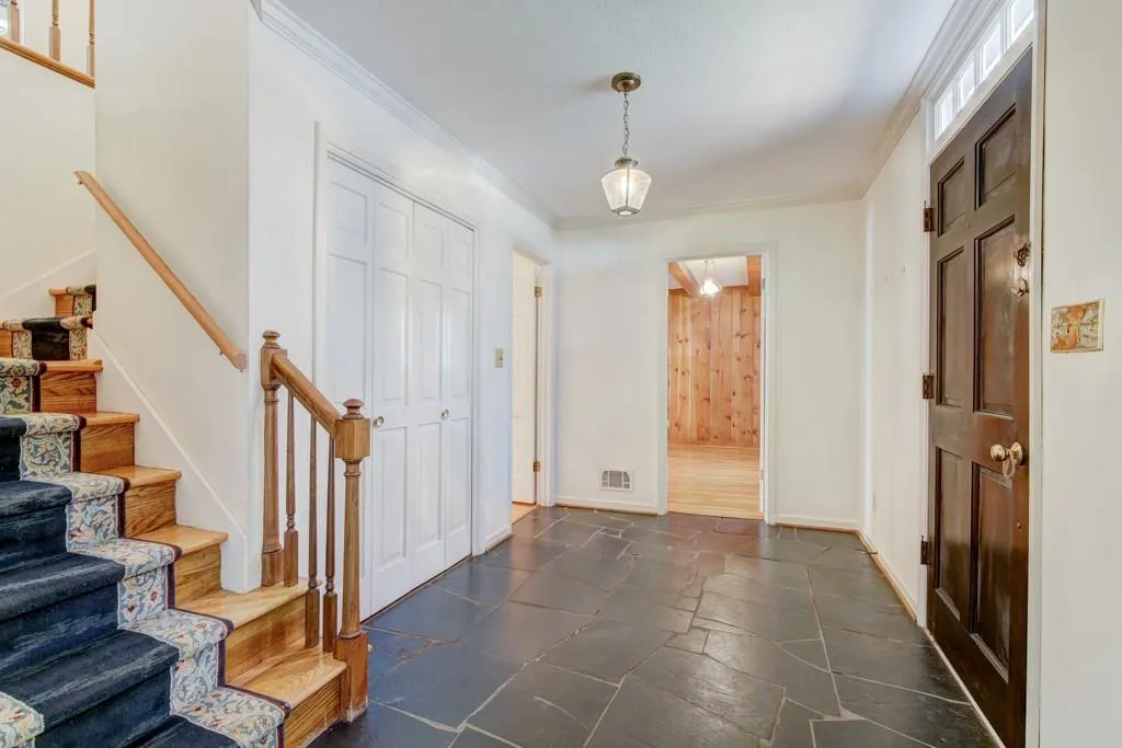 560 Tanacrest Circle, Atlanta, Georgia 30328, 6 Bedrooms Bedrooms, ,3 BathroomsBathrooms,Residential,Sold,560 Tanacrest Circle,6515894