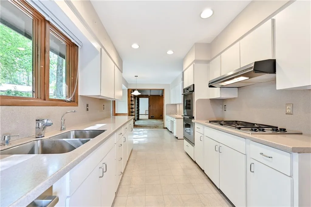 7270 Northgreen Drive, Sandy Springs, Georgia 30328, 4 Bedrooms Bedrooms, ,2 BathroomsBathrooms,Residential,Sold,7270 Northgreen Drive,6727841