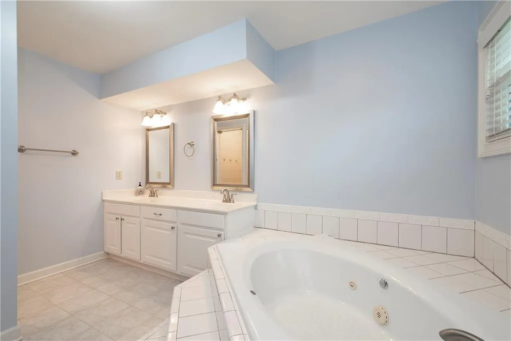 8695 Hope Mews Court, Sandy Springs, Georgia 30350, 2 Bedrooms Bedrooms, ,2 BathroomsBathrooms,Residential,Sold,8695 Hope Mews Court,6932103