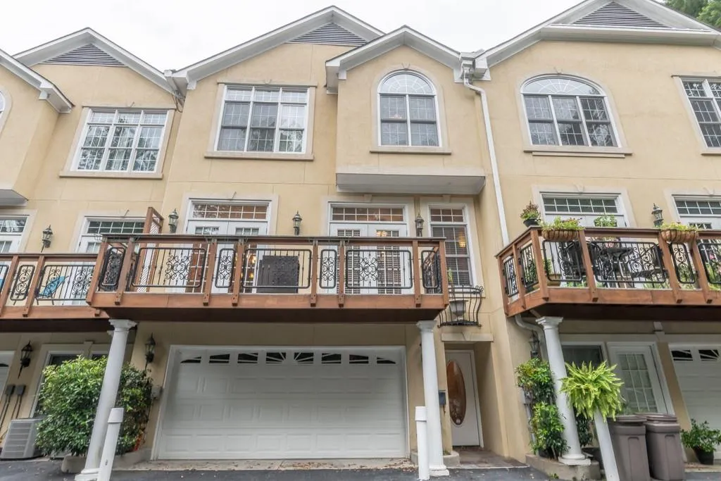 331 Carpenter Drive Unit 9, Atlanta, Georgia 30328, 2 Bedrooms Bedrooms, ,2 BathroomsBathrooms,Residential,Sold,331 Carpenter Drive Unit 9,6757811