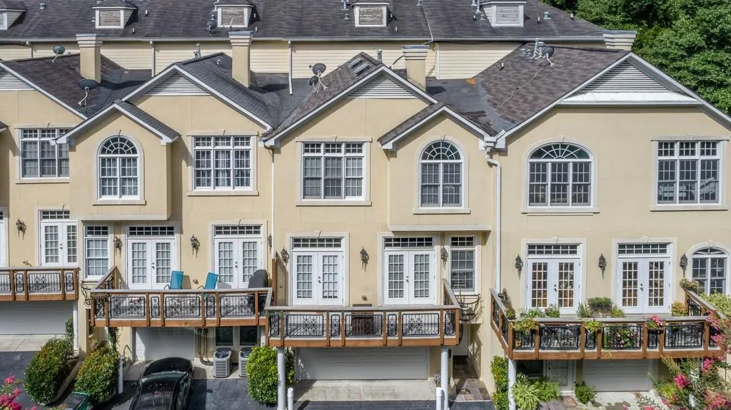 331 Carpenter Drive Unit 9, Atlanta, Georgia 30328, 2 Bedrooms Bedrooms, ,2 BathroomsBathrooms,Residential,Sold,331 Carpenter Drive Unit 9,6757811