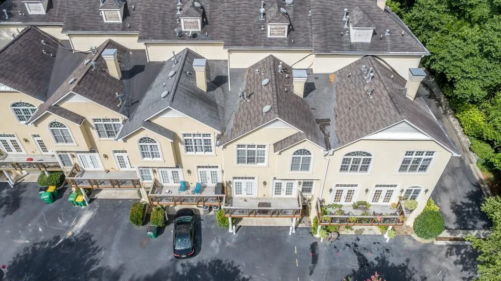 331 Carpenter Drive Unit 9, Atlanta, Georgia 30328, 2 Bedrooms Bedrooms, ,2 BathroomsBathrooms,Residential,Sold,331 Carpenter Drive Unit 9,6757811