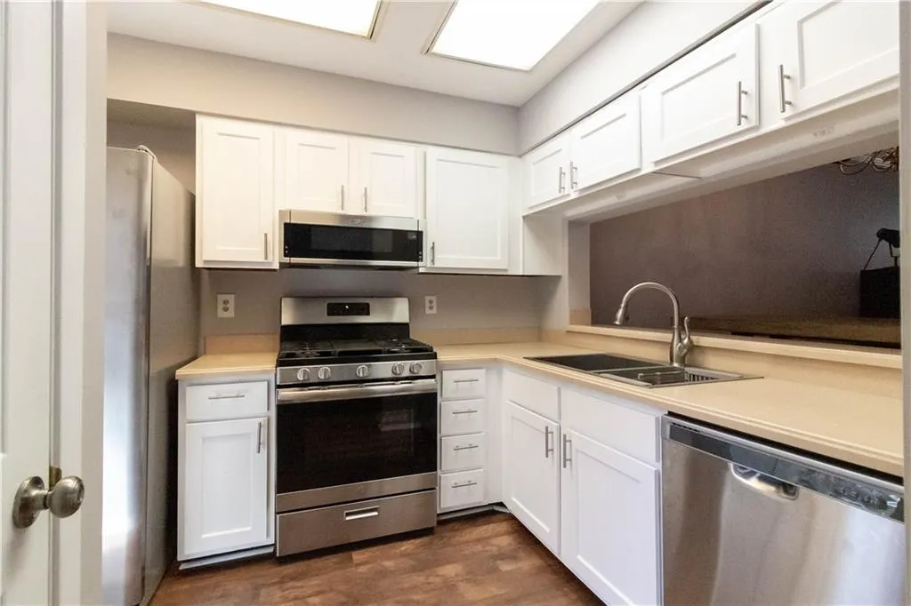 103 Wedgewood Way, Sandy Springs, Georgia 30350, 2 Bedrooms Bedrooms, ,2 BathroomsBathrooms,Residential,Sold,103 Wedgewood Way,6937097