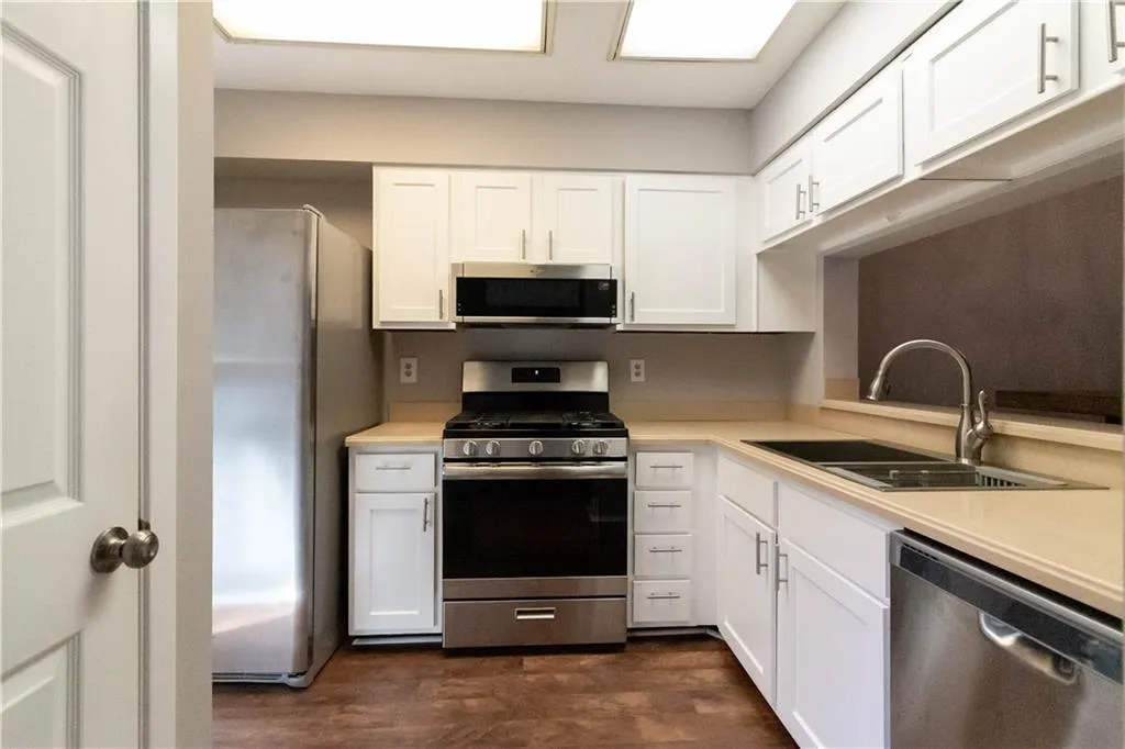 103 Wedgewood Way, Sandy Springs, Georgia 30350, 2 Bedrooms Bedrooms, ,2 BathroomsBathrooms,Residential,Sold,103 Wedgewood Way,6937097