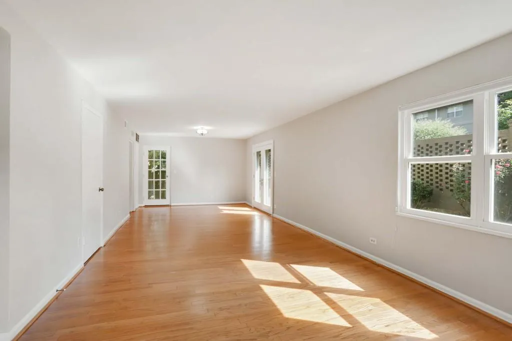 270 Lakemoore Drive Ne Unit D, Atlanta, Georgia 30342, 3 Bedrooms Bedrooms, ,2 BathroomsBathrooms,Residential,Sold,270 Lakemoore Drive Ne Unit D,5899415