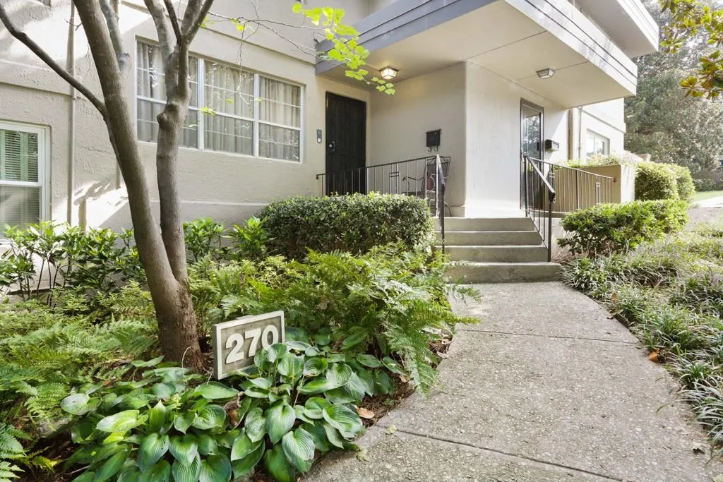 270 Lakemoore Drive Ne Unit D, Atlanta, Georgia 30342, 3 Bedrooms Bedrooms, ,2 BathroomsBathrooms,Residential,Sold,270 Lakemoore Drive Ne Unit D,5899415